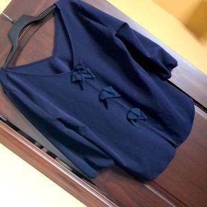 3/4 sleeve shirt with bows on back